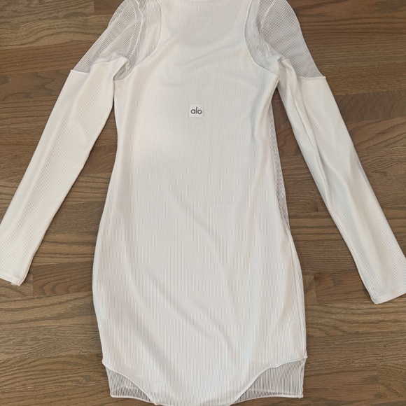 Alo Yoga Striped Mesh Synergy Long Sleeve Dress in white Size M - Picture 5 of 5